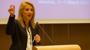 Ρένα Δούρου: Γιατί δεν αντιδρά ο Βενιζέλος στη δήλωση Ερντογάν; 