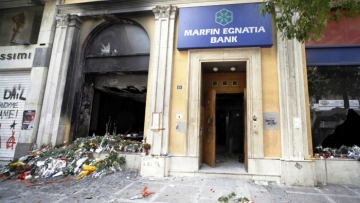 Μαρμάρινη πλάκα για τους νεκρούς της Marfin ζητά ο Μιχελάκης από τον Καμίνη