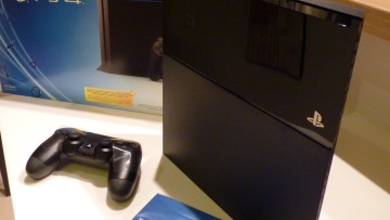 Βγάζουμε από το κουτί το νέο PlayStation 4