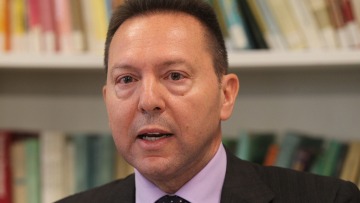 Στουρνάρας στο CNBC: Επικίνδυνη για την Ελλάδα η συνέχιση της λιτότητας