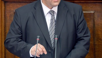 Ιορδάνης Τζαμτζής: Οι βουλευτές ξεραίνουν το σ... τους (με 5.450 ευρώ το μήνα)!