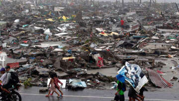 Φιλιππίνες: Έφτασε το πρώτο πακέτο βοήθειας από την Κίνα