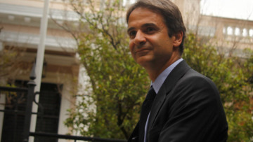 Από ΕΡΤ, αμυντικές βιομηχανίες και επίορκους οι 4.000 απολύσεις