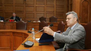 Για τις 12 Δεκεμβρίου διεκόπη η δίκη του Μαντέλη για το «δώρο» από τη Siemens