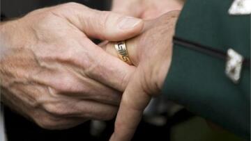 Και το ΠΑΣΟΚ ζητά την επέκταση του συμφώνου συμβίωσης σε ομόφυλα ζευγάρια