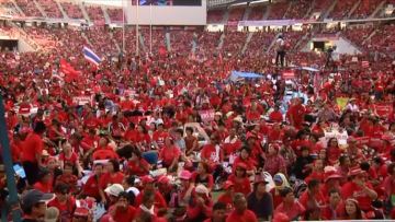 Ταϊλάνδη: Διαδηλωτές επιχείρησαν να εισβάλουν στο κυβερνητικό μέγαρο