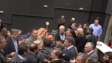 Ξύλο βουλευτών του ΣΥΡΙΖΑ με τον Γιάννη Σγουρό για τον Αστέρα