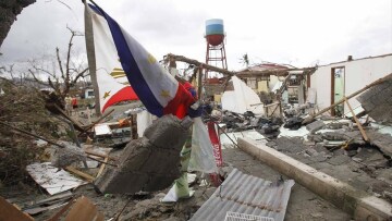 Φιλιππίνες: Ξεπέρασαν τους 5.600 οι νεκροί από τον τυφώνα «μαμούθ» 