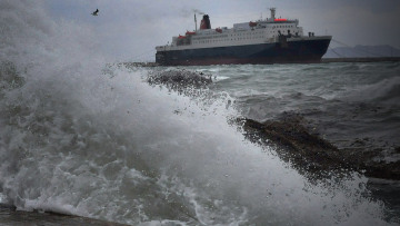 Αιγαίο: Άνεμοι 100 χιλιομέτρων την ώρα και κύματα 9 μέτρων