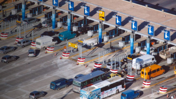 Αντιπολίτευση κατά κυβέρνησης και κατασκευαστών για τα «χρυσά» διόδια