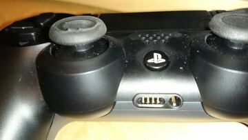 Ξεφτίζει η γόμα στο χειριστήριο του νέου PlayStation