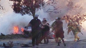 Φωτογραφίες: Όταν οι φίλοι του Walker όρμησαν στις φλόγες για να τον σώσουν...