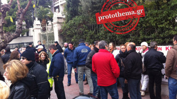 Έξω από το υπ. Διοικητικής Μεταρρύθμισης και σήμερα οι σχολικοί φύλακες