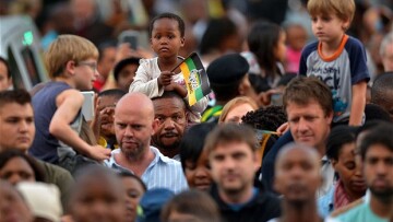 Σε λαϊκό προσκύνημα η σορός του Νέλσον Μαντέλα