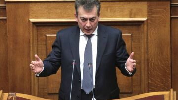 Βρούτσης: «Ο κατώτατος μισθός θα διατηρηθεί μέχρι το 2016»