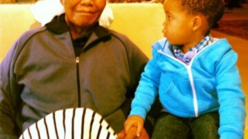 Μαντέλα: Η τελευταία φωτογραφία με τον 3χρονο εγγονό του