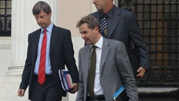 Eurogroup: Προσπάθεια να αποδεσμευθεί άμεσα το 1 δισ. ευρώ