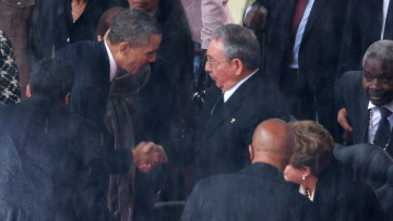 Ομπάμα - Ραούλ Κάστρο: Έδωσαν τα χέρια 52 χρόνια μετά την κρίση