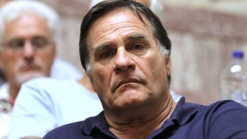 Με ένα παραπολιτικό στηρίζει τον Δημ.Τσουκαλά η «Αυγή»