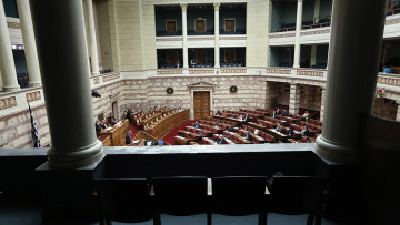 «Πόθεν έσχες»: Ποιος δουλεύει ποιον!