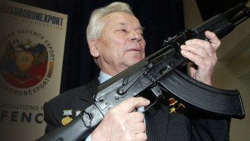 Πέθανε ο «πατέρας» του ΑΚ-47, Μιχαήλ Καλάσνικοφ