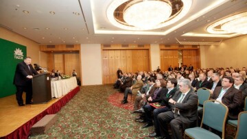 Το ΠΑΣΟΚ πάει στους «58» αλλά φοβάται για την ύπαρξή του