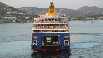 Βίντεο: Η... αποθέωση του Blue Star Paros στο λιμάνι της Σερίφου