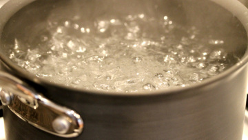 Ινδία: Έριξε βραστό νερό σε 13χρονο κορίτσι επειδή τον διέγραψε από φίλο στο Facebook