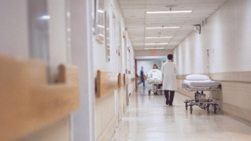 ΣΥΡΙΖΑ: «Τζάμπα μάγκες» όσοι εναντιώνονται στα 25 ευρώ για νοσηλεία 