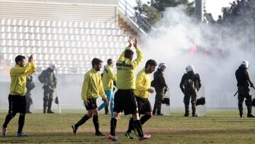 Συλλήψεις και προσαγωγές για τα επεισόδια στον αγώνα Αιγάλεω - ΑΕΚ