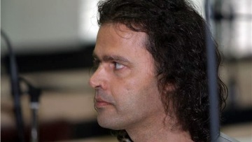 Υπό δρακόντεια μέτρα ασφαλείας στο Νοσοκομείο Λάρισας ο Σάββας Ξηρός