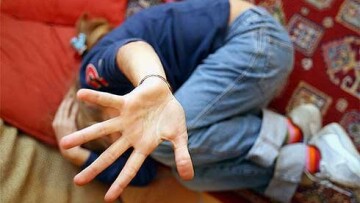 "Αθώοι" δήλωσαν τρείς πρώην αστέρες της τηλεόρασης και του ραδιοφώνου που κατηγορούνται για σεξουαλική κακοποίηση