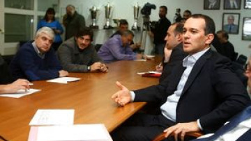 Αγγελόπουλοι: Τζάμπα λεφτά πετάμε, το πρωτάθλημα «μαγειρεύεται»!