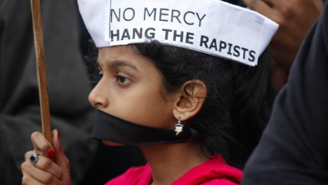 Ινδία: Της επέβαλαν την «ποινή» του ομαδικού βιασμού επειδή... ερωτεύτηκε!