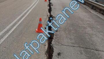 Κεφαλονιά: Δρόμος κόπηκε στα δύο σε χωριό κοντά στο επίκεντρο του σεισμού!