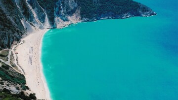 Κεφαλονιά: Δείτε την παραλία του Μύρτου μετά τον σεισμό των 5,8 Ρίχτερ