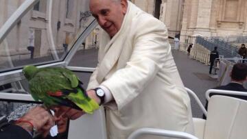 Όταν ο Πάπας έπιασε το πουλί του πορνοστάρ!