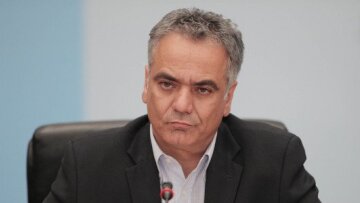 Σκουρλέτης: Απρέπεια, χοντράδα και ψέματα από τον Κάρας 