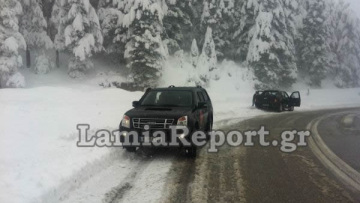 Λαμία: Με αλυσίδες για Καρπενήσι - Χιόνισε και στη δυτική Φθιώτιδα
