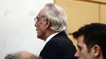 Άκης: Να «σκιστεί» η κυβέρνηση να φέρει πίσω τα κλεμμένα 