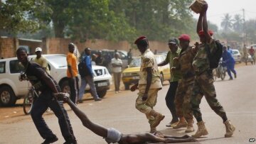 Βίντεο: Άγρια δολοφονία μετά από επίσημη τελετή στην Κεντροαφρικανική Δημοκρατία