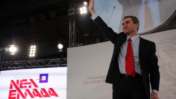 Από μηδενική βάση αποφασίζει ο Λοβέρδος με ποιον θα συνεργαστεί