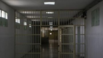 Ποιοι κρατούμενοι εξαιρούνται από τα «βραχιολάκια - αποφυλάκισης»