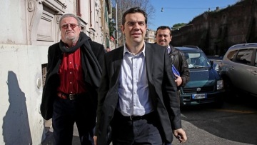 Τσίπρας: Του πέφτει «στενό» το κοστούμι του Μπαρόζο...