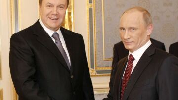 Σότσι: Ολιγόλεπτη συνάντηση των προέδρων Πούτιν και  Γιανουκόβιτς