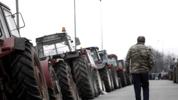 Μεγάλη η συμμετοχή στο αγροτικό συλλαλητήριο στον κόμβο της Νίκαιας