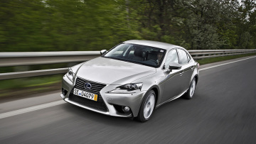 Δοκιμάζουμε το υβριδικό Lexus IS 300h