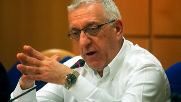 Κακλαμάνης: Εύχομαι καλή δύναμη, αλλά όχι και καλή τύχη στον Σπηλιωτόπουλο