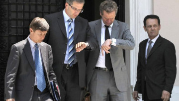 Τι ζητάει η Τρόικα για τα «κόκκινα» δάνεια και τις ομαδικές απολύσεις