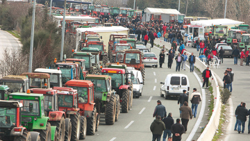 Σε αναμονή των αποφάσεων: Παραταγμένα τα τρακτέρ στην Ηγουμενίτσα 